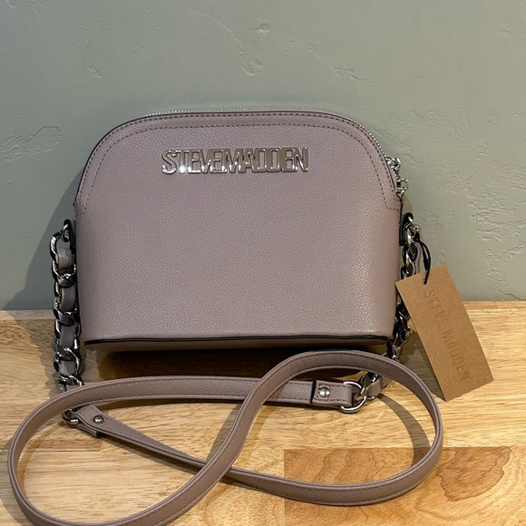 NWTS STEVE MADDEN BMAGG-EE UPDATE MUSHROOM DOME CROSSBODY WITH LOGO PLATE. - Picture 1 of 6